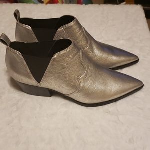 nine west cahluz booties